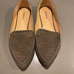 Torrid Gray Pointed Toe Flat 9 Wide